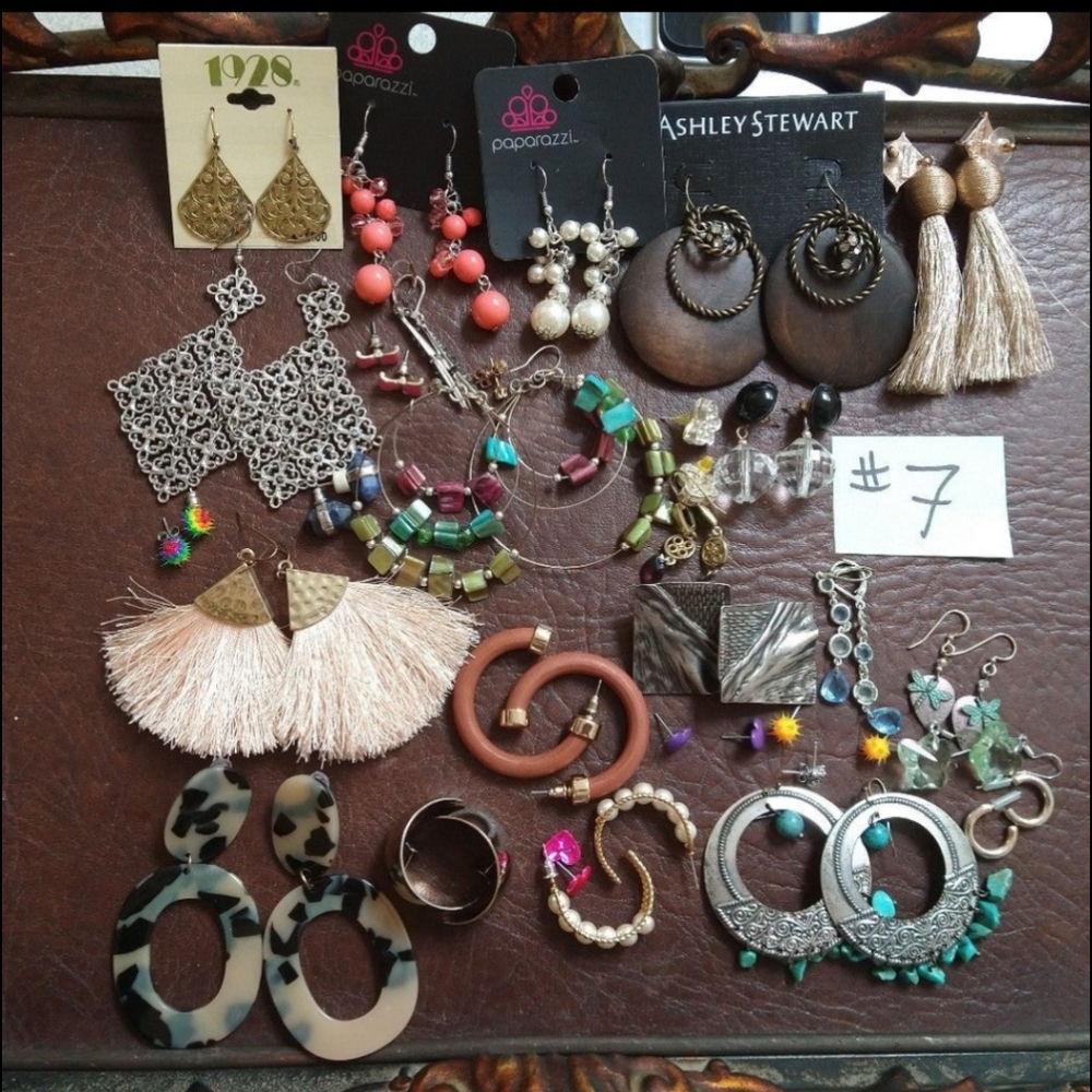 Over 1/2 lb of New & Pre-Loved Earrings! Lot #7